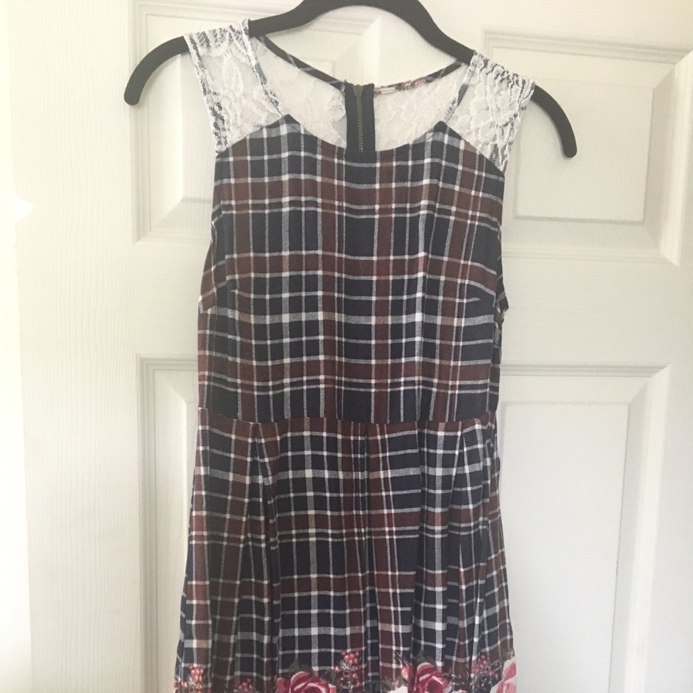 Plaid w/ lace & roses Xhilaration dress, size S